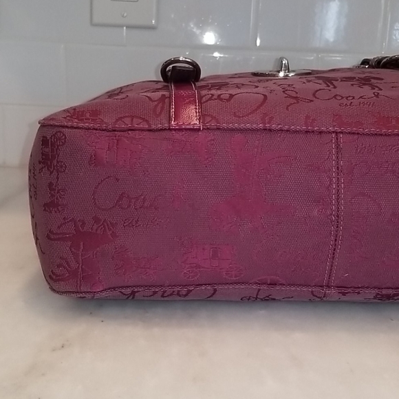Coach Chelsea Horse & Carriage Convertible Bag - Picture 8 of 16